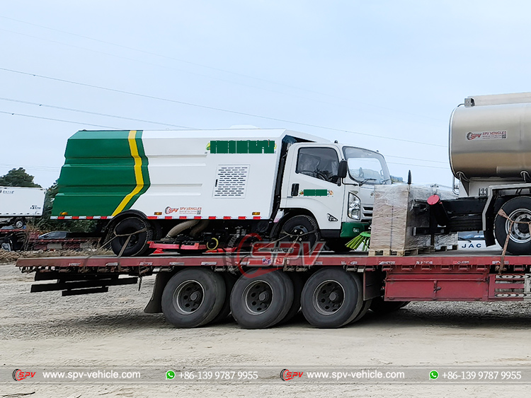 JMC 5 CBM Dustbin Vacuum Truck Loaded onto Flatbed Carrying Truck
